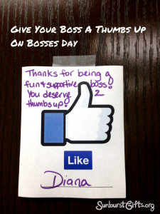 give-boss-thumbs-up-bosses-day-gift2