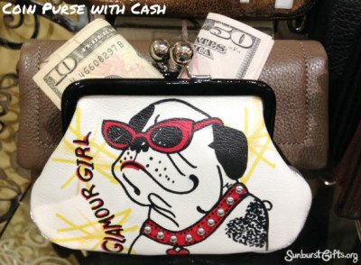 coin-purse-with-cash-thoughtful-gift-idea