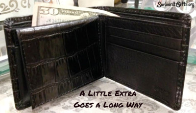 billfold-with-a-little-extra-$-thoughtful-gift-idea
