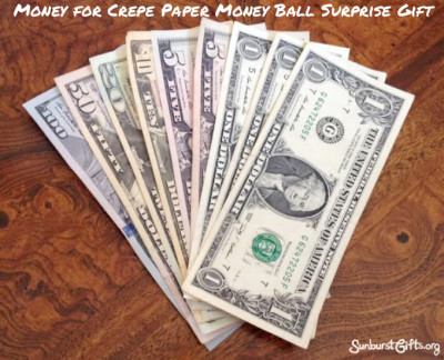 crepe-paper-money-ball-surprise-thoughtful-gift-idea